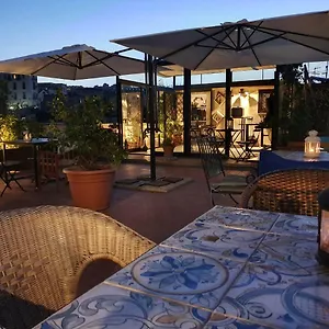 The Spanish Palace, Suites, Rooms, & Terraces נאפולי